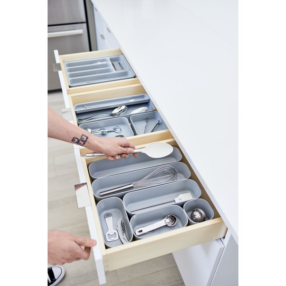 https://idesignlivesimply.com/cdn/shop/products/idesign-eco-kitchen-accessories-in-gray-made-from-recycled-plastic-51882-spice-rack-584920.jpg?v=1695831673